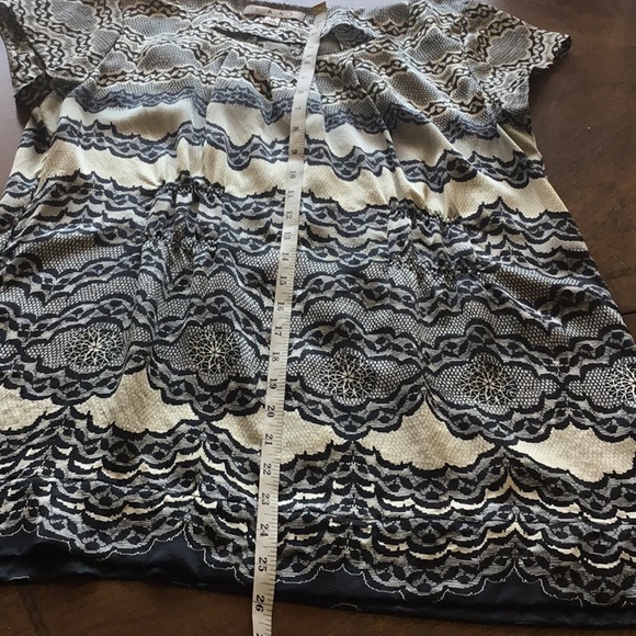 CABI SILK Cap Sleeve top Medium - Picture 4 of 8